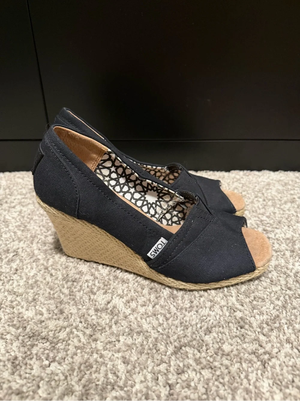 Toms black canvas